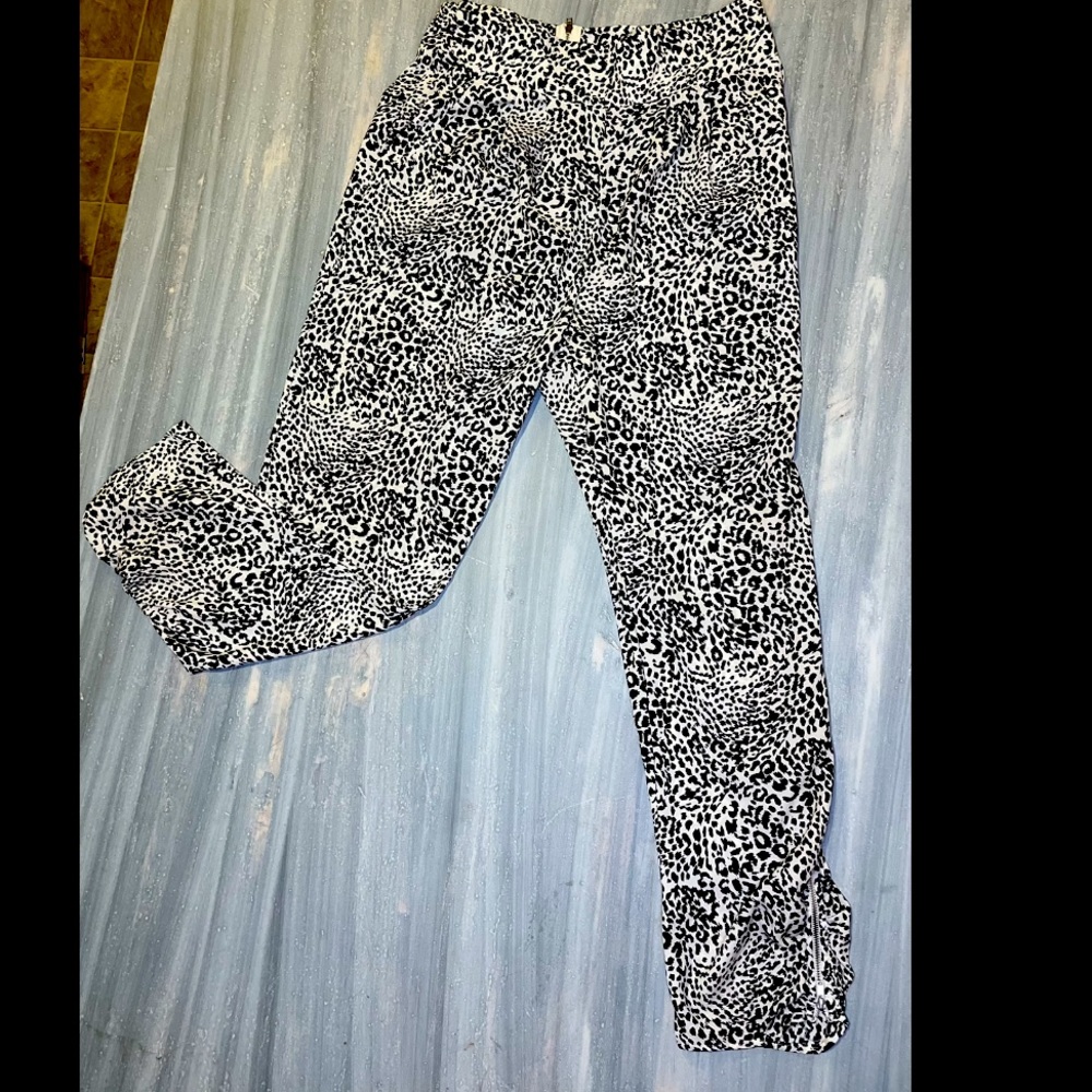 4Sienna Leopard print pants.